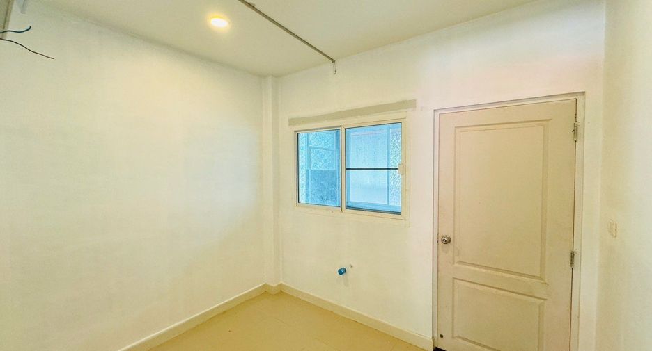 Haus zum Kauf mit 4 Zimmer in Khlong Sam Wa, Bangkok
