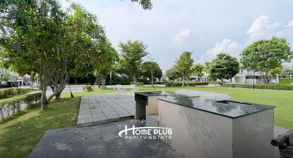 For sale 4 bedrooms townhouse in Mueang Pathum Thani, Pathum Thani