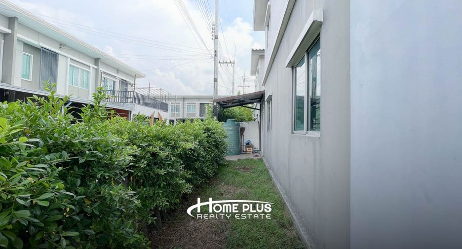 For sale 4 bedrooms townhouse in Mueang Pathum Thani, Pathum Thani