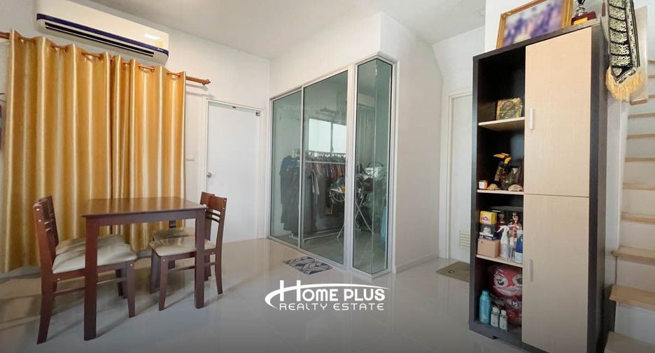 For sale 4 bedrooms townhouse in Mueang Pathum Thani, Pathum Thani