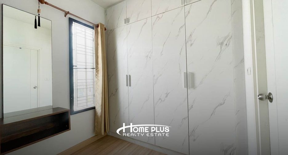 For sale 4 bedrooms townhouse in Mueang Pathum Thani, Pathum Thani