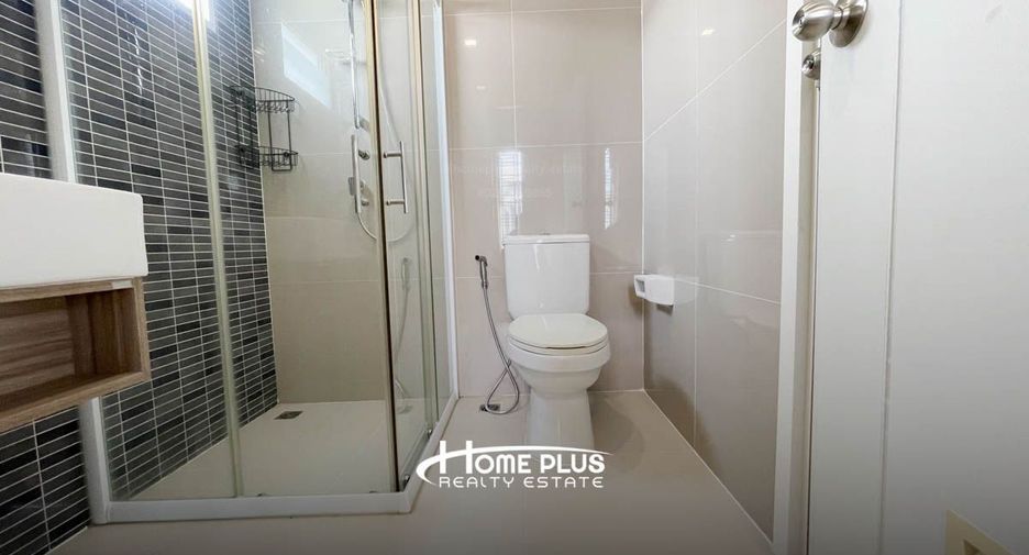 For sale 4 bedrooms townhouse in Mueang Pathum Thani, Pathum Thani