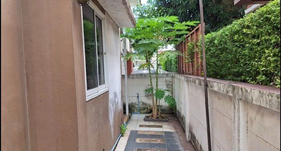For sale 3 bedrooms house in Lat Krabang, Bangkok