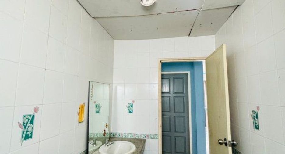 For sale 3 bedrooms house in Nong Chok, Bangkok