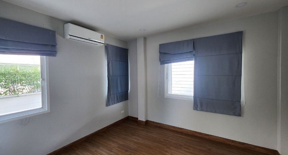 Haus zum Kauf mit 4 Zimmer in Khlong Sam Wa, Bangkok