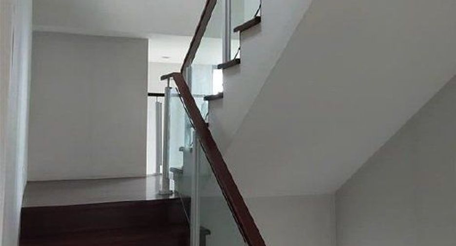 À vendre 5 chambres maison à Lat Phrao, Bangkok