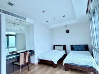 For rent 3 bedrooms condo in Khlong Toei, Bangkok