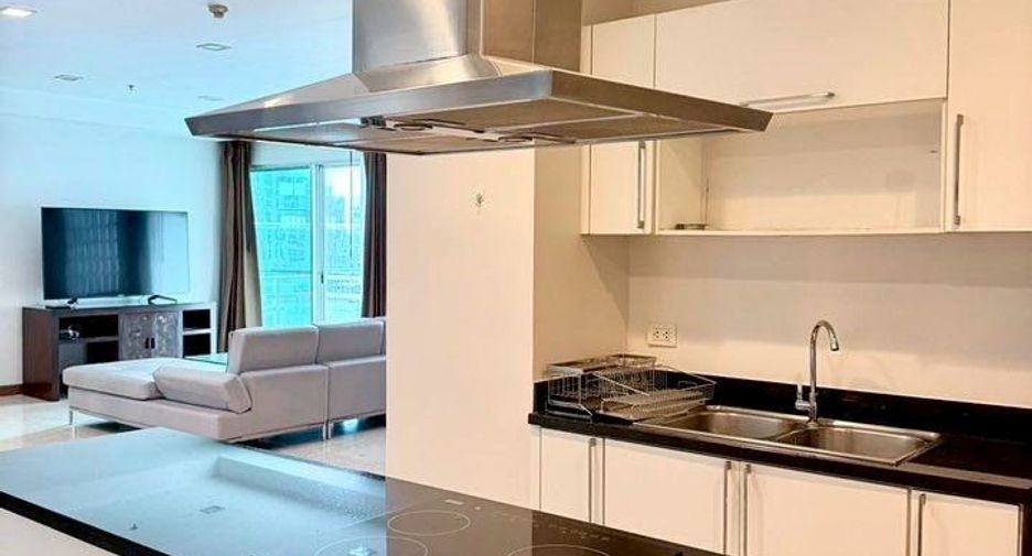 Condo en alquiler de 3 habitaciones en Khlong Toei, Bangkok