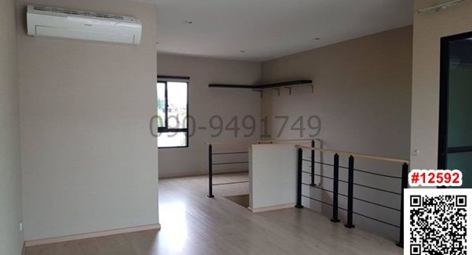 For rent 3 bedrooms townhouse in Suan Luang, Bangkok