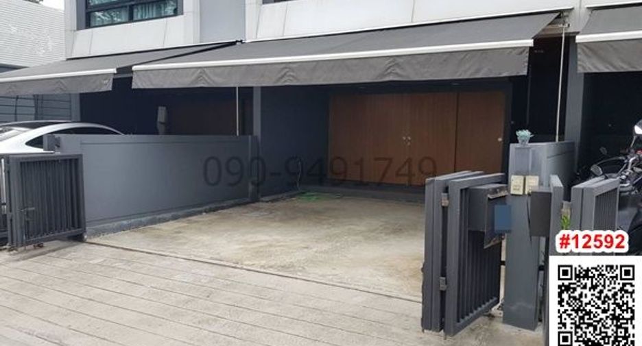 For rent 3 bedrooms townhouse in Suan Luang, Bangkok