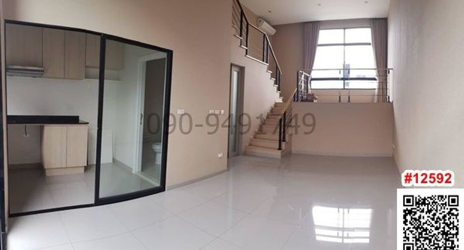 For rent 3 bedrooms townhouse in Suan Luang, Bangkok