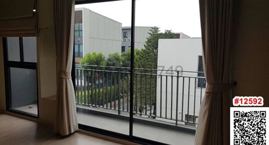 For rent 3 bedrooms townhouse in Suan Luang, Bangkok