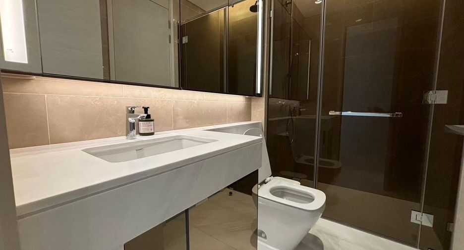 For rent 3 bedrooms condo in Pathum Wan, Bangkok