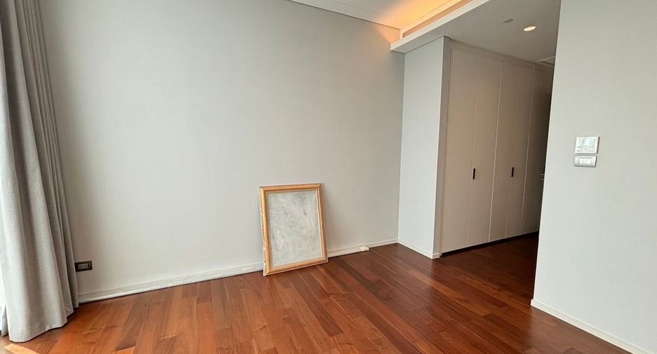 For rent 3 bedrooms condo in Pathum Wan, Bangkok