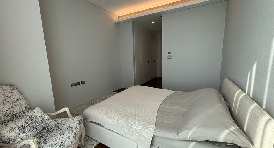 For rent 3 bedrooms condo in Pathum Wan, Bangkok