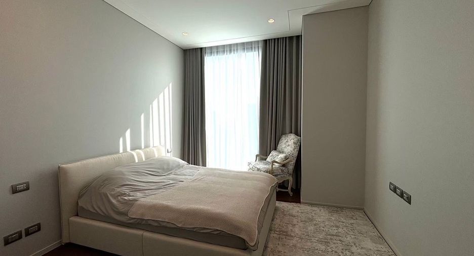 For rent 3 bedrooms condo in Pathum Wan, Bangkok