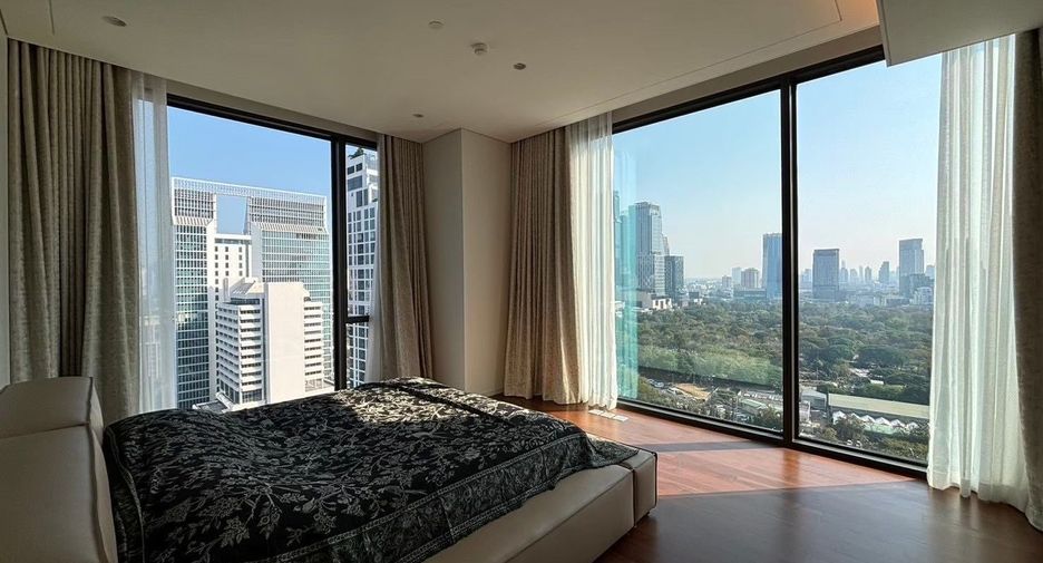 For rent 3 bedrooms condo in Pathum Wan, Bangkok