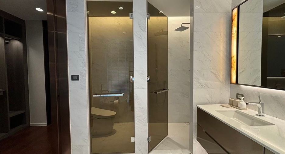 For rent 3 bedrooms condo in Pathum Wan, Bangkok