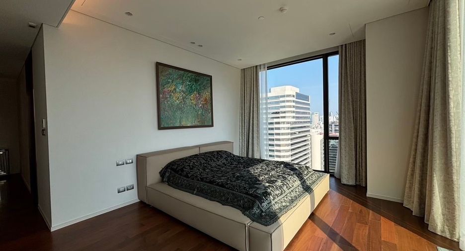 For rent 3 bedrooms condo in Pathum Wan, Bangkok