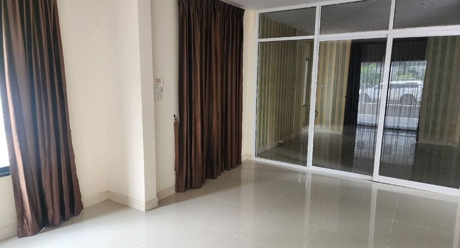 Casa en venta de 4 habitaciones en Min Buri, Bangkok