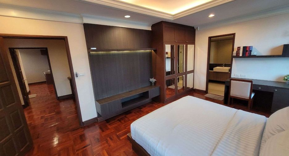 For rent 4 bedrooms apartment in Pathum Wan, Bangkok