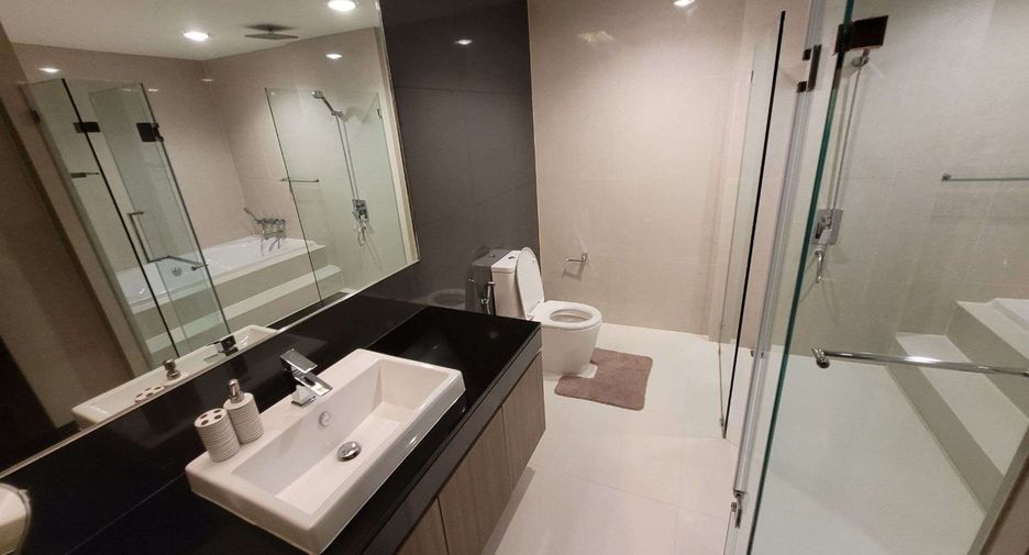 For rent 4 bedrooms apartment in Pathum Wan, Bangkok