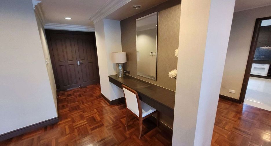 For rent 4 bedrooms apartment in Pathum Wan, Bangkok