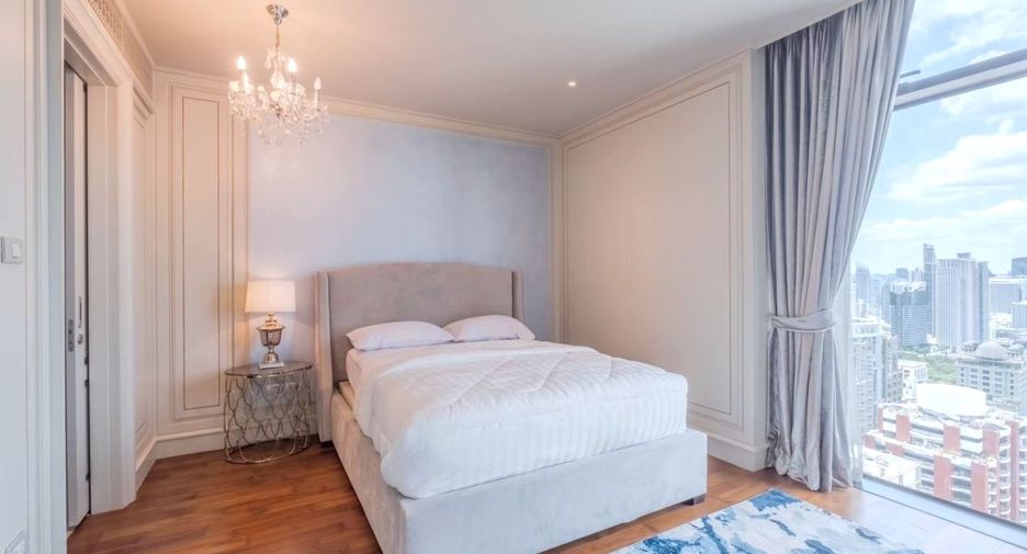 For rent 3 bedrooms condo in Pathum Wan, Bangkok