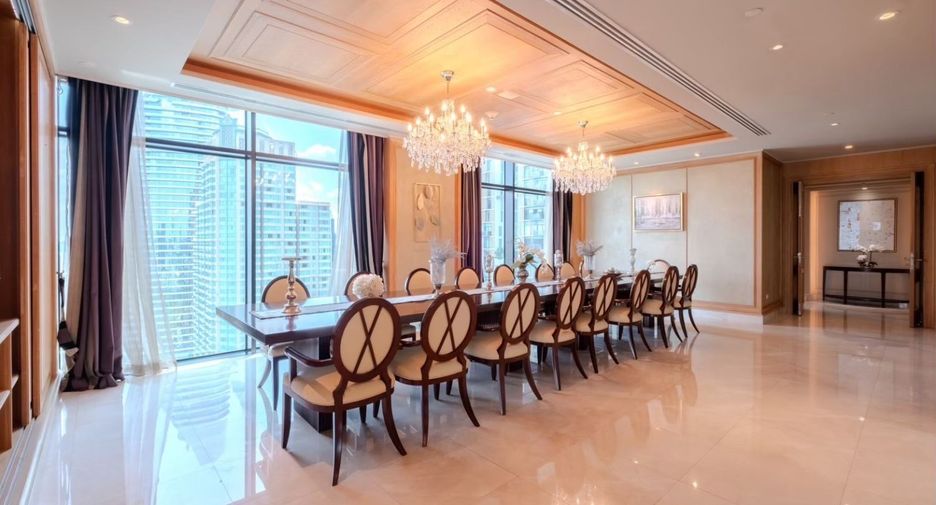 For rent 3 bedrooms condo in Pathum Wan, Bangkok