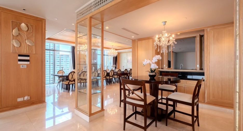 For rent 3 bedrooms condo in Pathum Wan, Bangkok