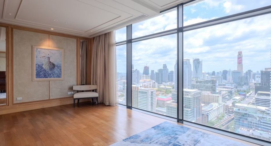 For rent 3 bedrooms condo in Pathum Wan, Bangkok