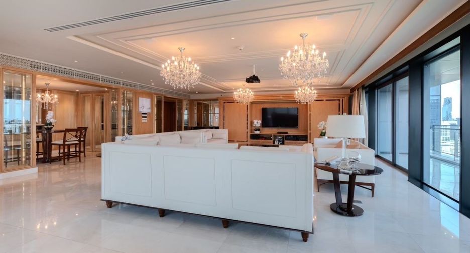 For rent 3 bedrooms condo in Pathum Wan, Bangkok