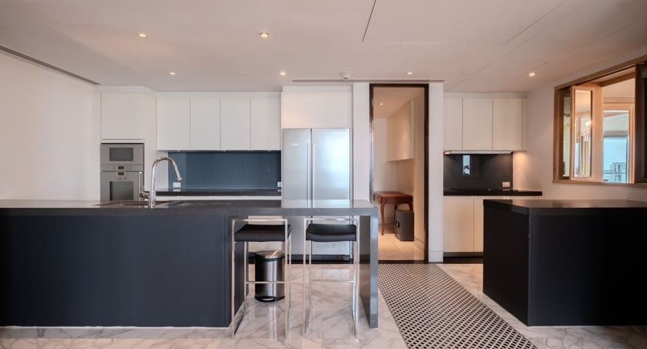 For rent 3 bedrooms condo in Pathum Wan, Bangkok