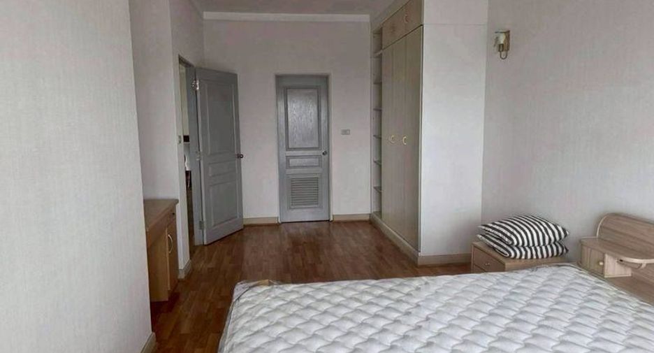 Condo en alquiler de 3 habitaciones en Khlong Toei, Bangkok