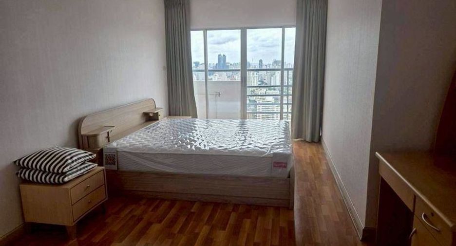 Condo en alquiler de 3 habitaciones en Khlong Toei, Bangkok