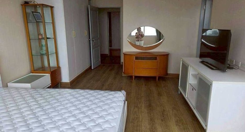 Condo en alquiler de 3 habitaciones en Khlong Toei, Bangkok
