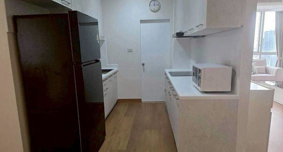 Condo en alquiler de 3 habitaciones en Khlong Toei, Bangkok