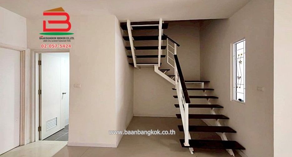 For sale 3 bedrooms townhouse in Mueang Pathum Thani, Pathum Thani