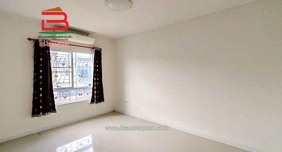 For sale 3 bedrooms townhouse in Mueang Pathum Thani, Pathum Thani