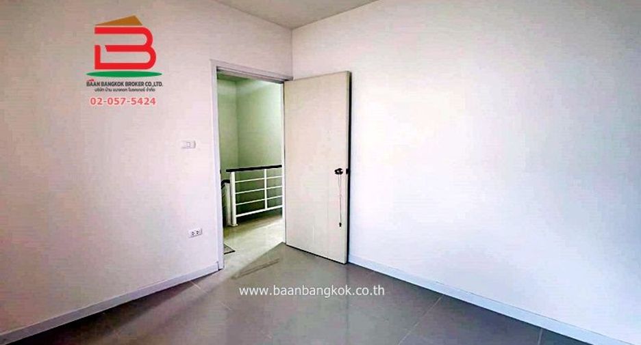 For sale 3 bedrooms townhouse in Mueang Pathum Thani, Pathum Thani