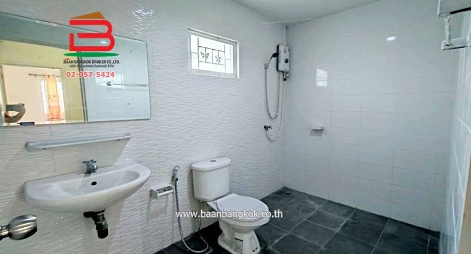 For sale 3 bedrooms townhouse in Mueang Pathum Thani, Pathum Thani