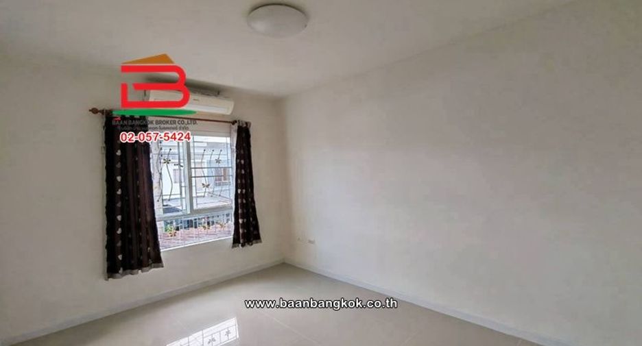 Casa adosada en venta de 3 habitaciones en Mueang Pathum Thani, Pathum Thani