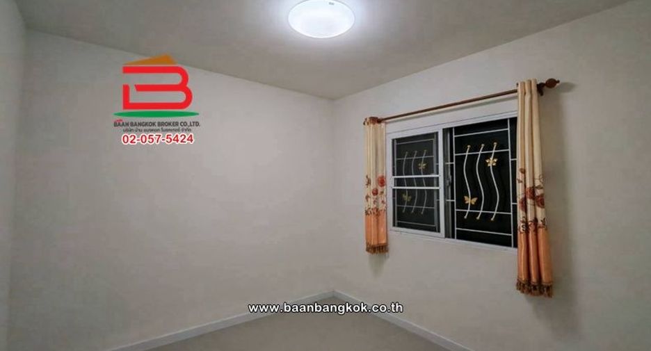 Casa adosada en venta de 3 habitaciones en Mueang Pathum Thani, Pathum Thani