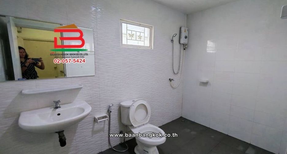 Casa adosada en venta de 3 habitaciones en Mueang Pathum Thani, Pathum Thani