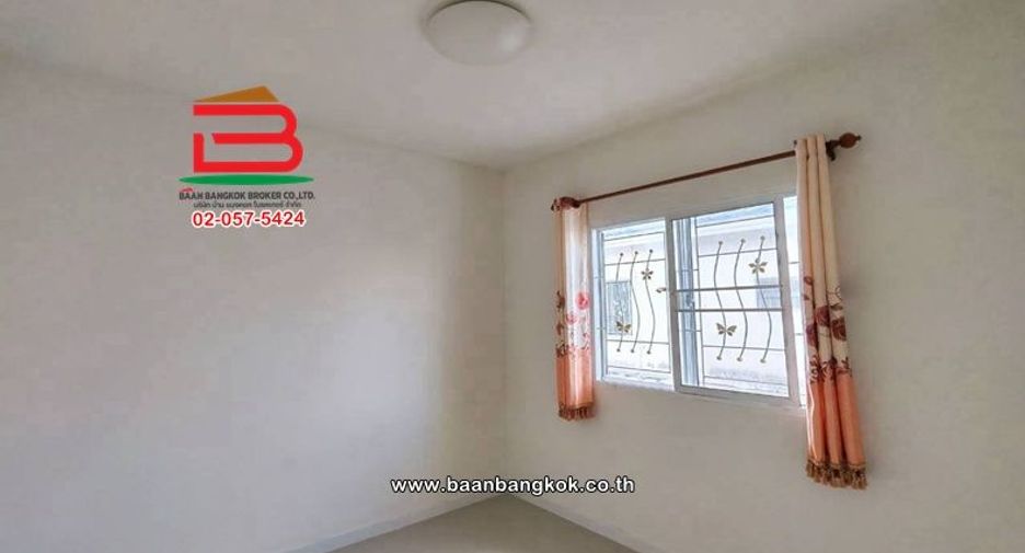 Casa adosada en venta de 3 habitaciones en Mueang Pathum Thani, Pathum Thani