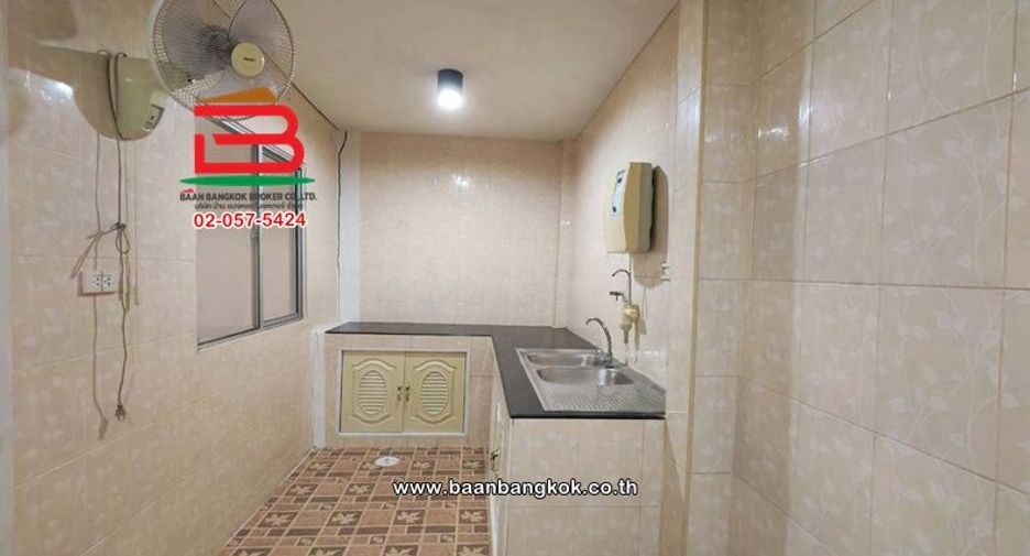 Casa adosada en venta de 3 habitaciones en Mueang Pathum Thani, Pathum Thani