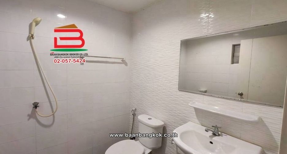Casa adosada en venta de 3 habitaciones en Mueang Pathum Thani, Pathum Thani