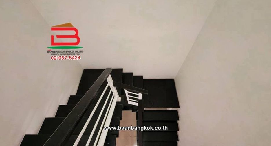 Casa adosada en venta de 3 habitaciones en Mueang Pathum Thani, Pathum Thani