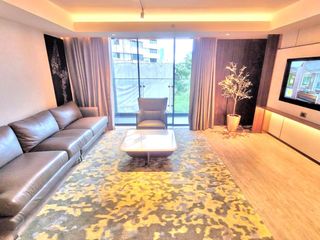 À louer 3 chambres appartement avec services à Khlong Toei, Bangkok