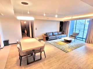 À louer 3 chambres appartement avec services à Khlong Toei, Bangkok